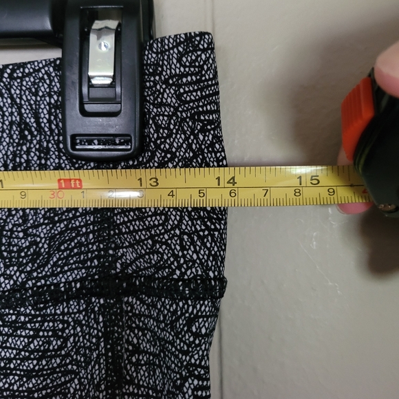 NWOT Lululemon Pace Rival Crop, 6, Line Up White/Black, matching bra listed - Picture 13 of 14